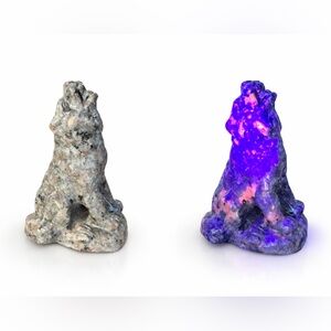 Yooperlite Howling Wolf Carving